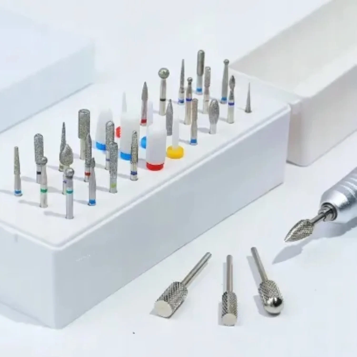 Organiz&eacute;r pro fr&eacute;zy na nehty &ndash; pouzdro STARNAILS